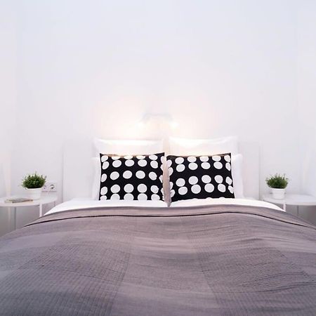 בודפשט New Comfy Studio At Convenient Location מראה חיצוני תמונה