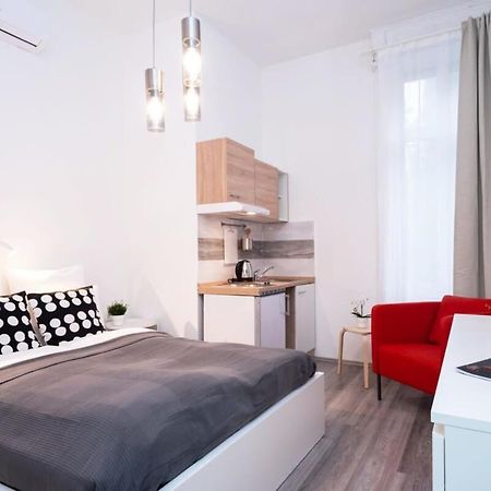 בודפשט New Comfy Studio At Convenient Location מראה חיצוני תמונה