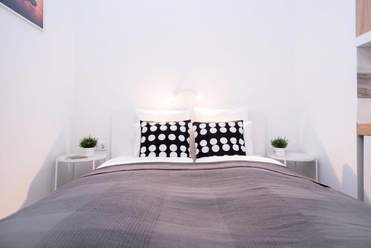 בודפשט New Comfy Studio At Convenient Location מראה חיצוני תמונה