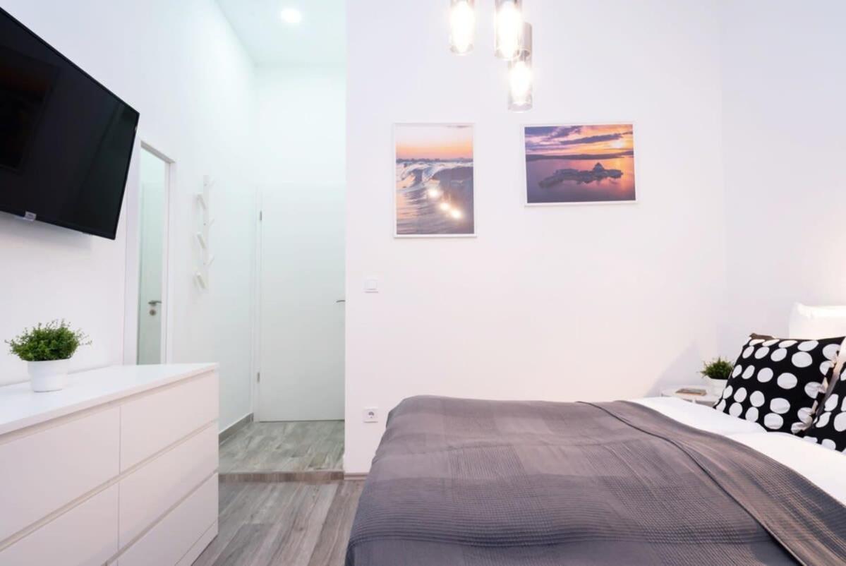 בודפשט New Comfy Studio At Convenient Location מראה חיצוני תמונה