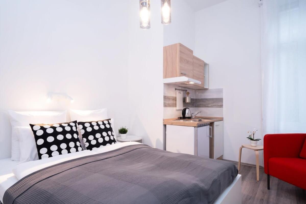 בודפשט New Comfy Studio At Convenient Location מראה חיצוני תמונה