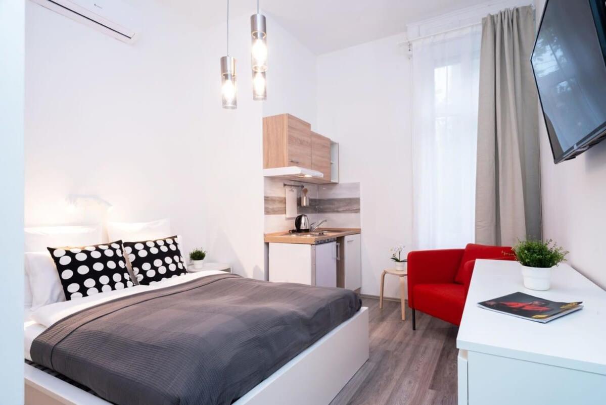 בודפשט New Comfy Studio At Convenient Location מראה חיצוני תמונה